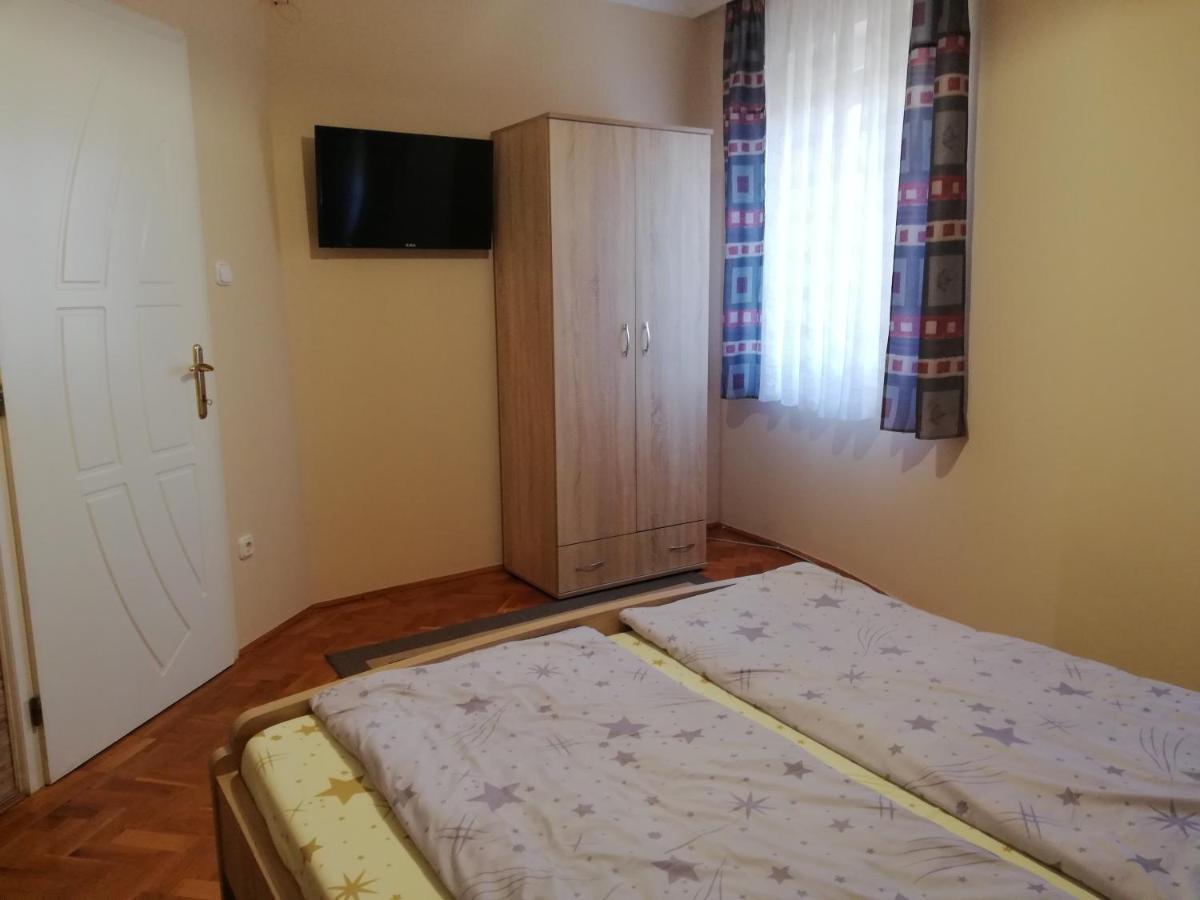Imola Es Andrea Apartmanhaz ไฮจ์ดุสโซบอสโล ภายนอก รูปภาพ
