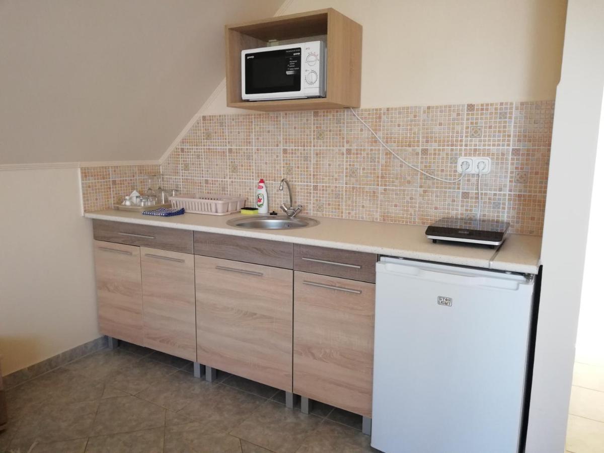 Imola Es Andrea Apartmanhaz ไฮจ์ดุสโซบอสโล ภายนอก รูปภาพ