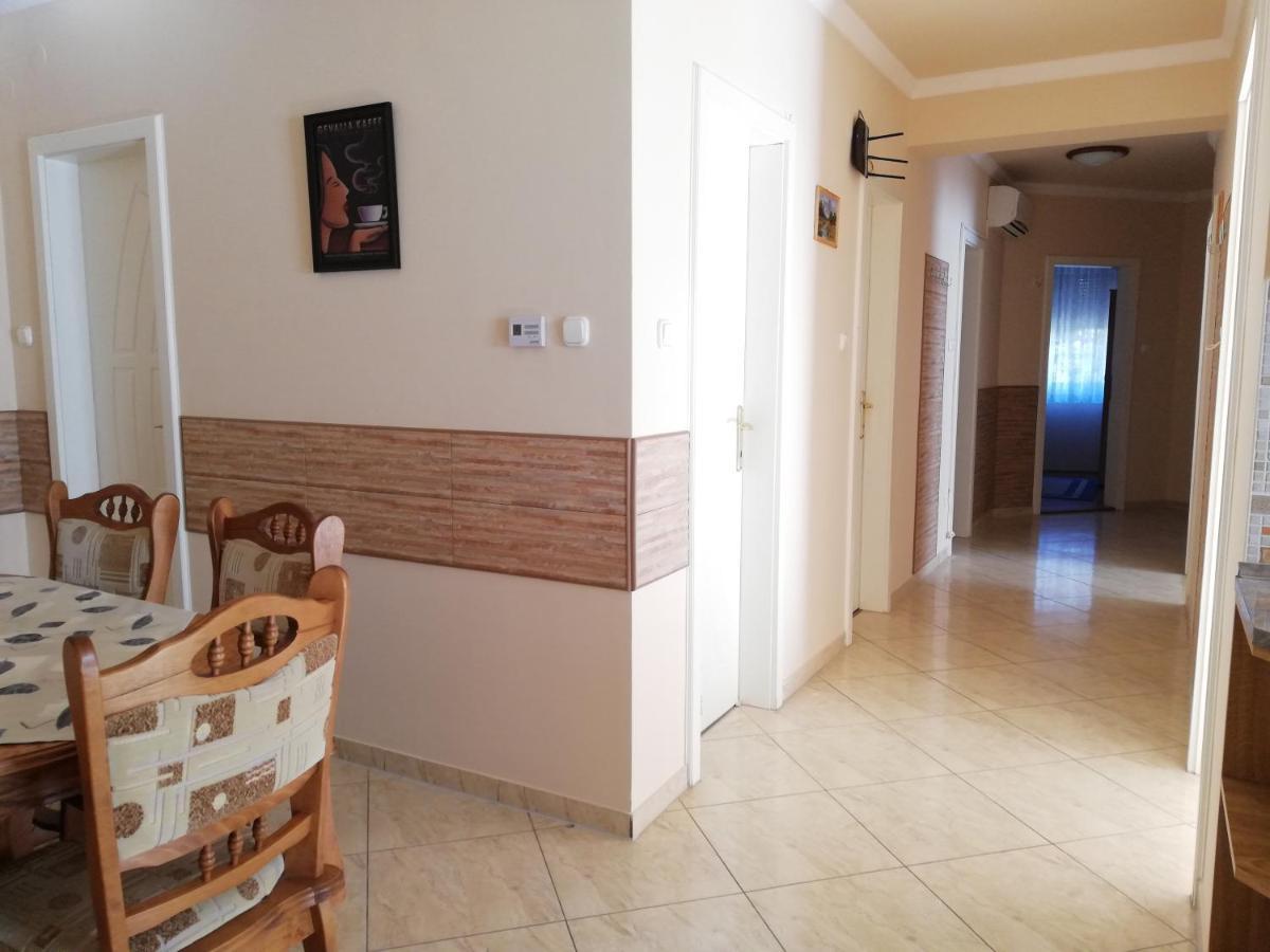 Imola Es Andrea Apartmanhaz ไฮจ์ดุสโซบอสโล ภายนอก รูปภาพ