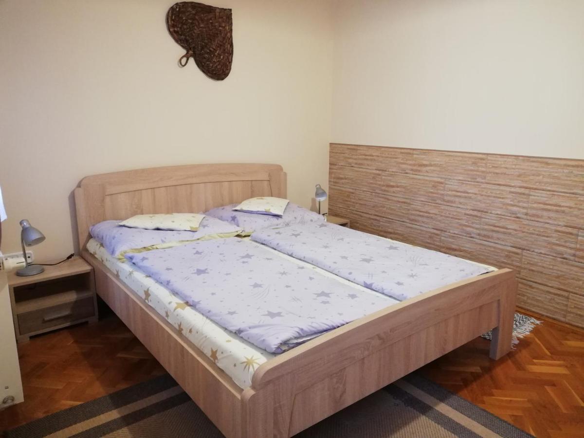 Imola Es Andrea Apartmanhaz ไฮจ์ดุสโซบอสโล ภายนอก รูปภาพ