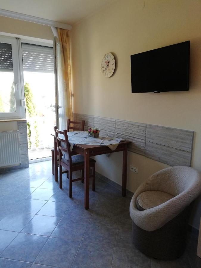 Imola Es Andrea Apartmanhaz ไฮจ์ดุสโซบอสโล ภายนอก รูปภาพ