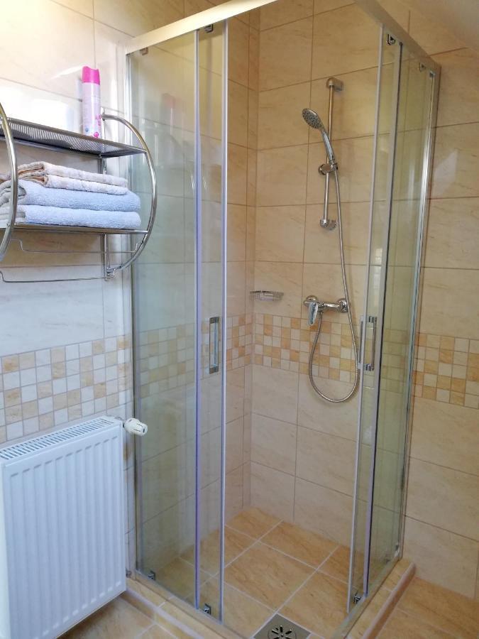 Imola Es Andrea Apartmanhaz ไฮจ์ดุสโซบอสโล ภายนอก รูปภาพ