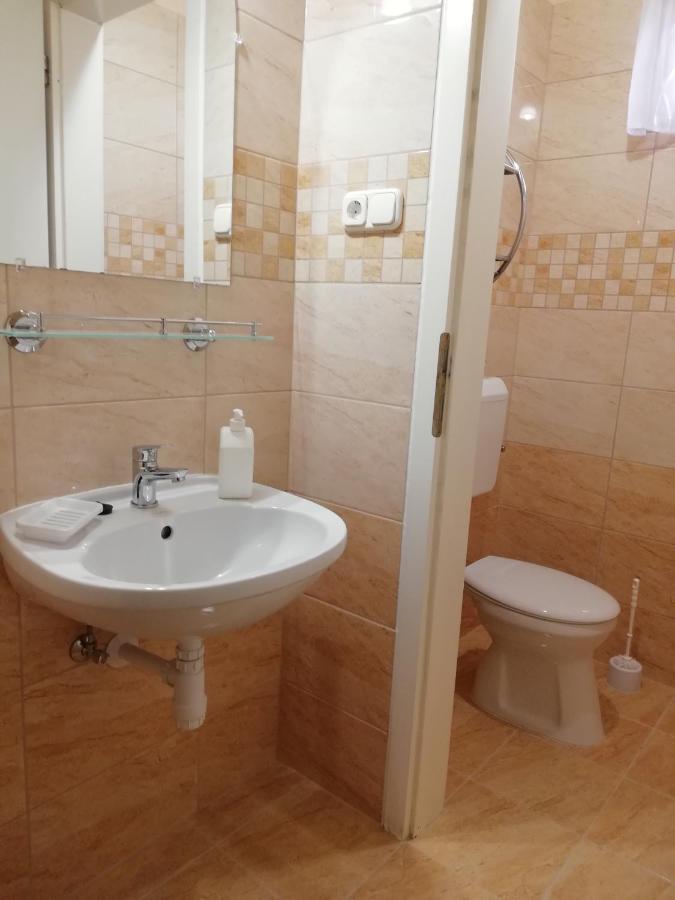 Imola Es Andrea Apartmanhaz ไฮจ์ดุสโซบอสโล ภายนอก รูปภาพ