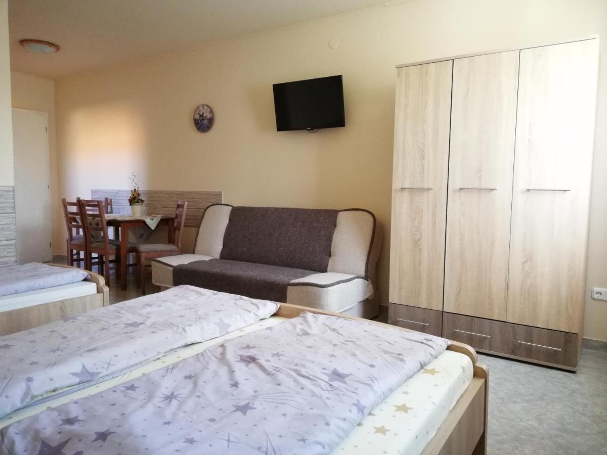 Imola Es Andrea Apartmanhaz ไฮจ์ดุสโซบอสโล ภายนอก รูปภาพ
