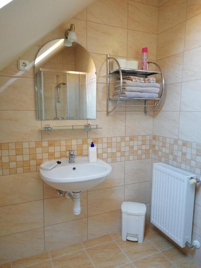 Imola Es Andrea Apartmanhaz ไฮจ์ดุสโซบอสโล ภายนอก รูปภาพ