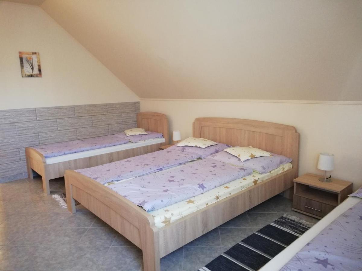Imola Es Andrea Apartmanhaz ไฮจ์ดุสโซบอสโล ภายนอก รูปภาพ