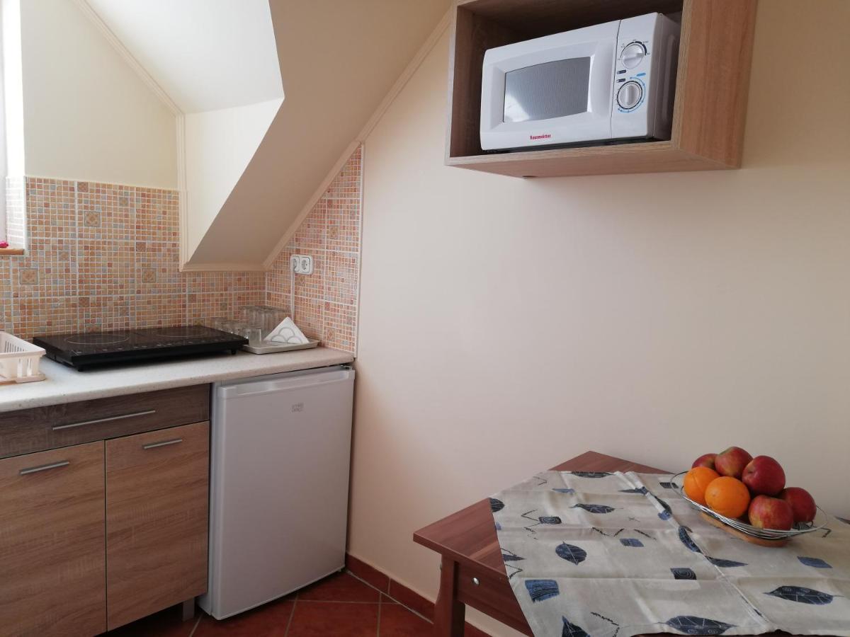 Imola Es Andrea Apartmanhaz ไฮจ์ดุสโซบอสโล ภายนอก รูปภาพ