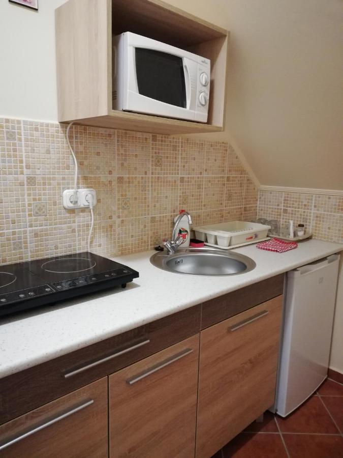 Imola Es Andrea Apartmanhaz ไฮจ์ดุสโซบอสโล ภายนอก รูปภาพ