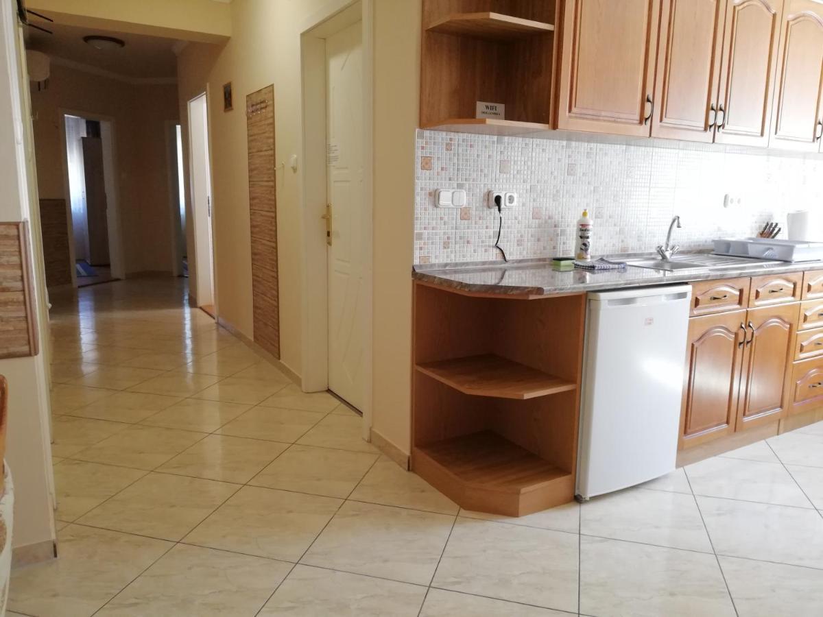 Imola Es Andrea Apartmanhaz ไฮจ์ดุสโซบอสโล ภายนอก รูปภาพ