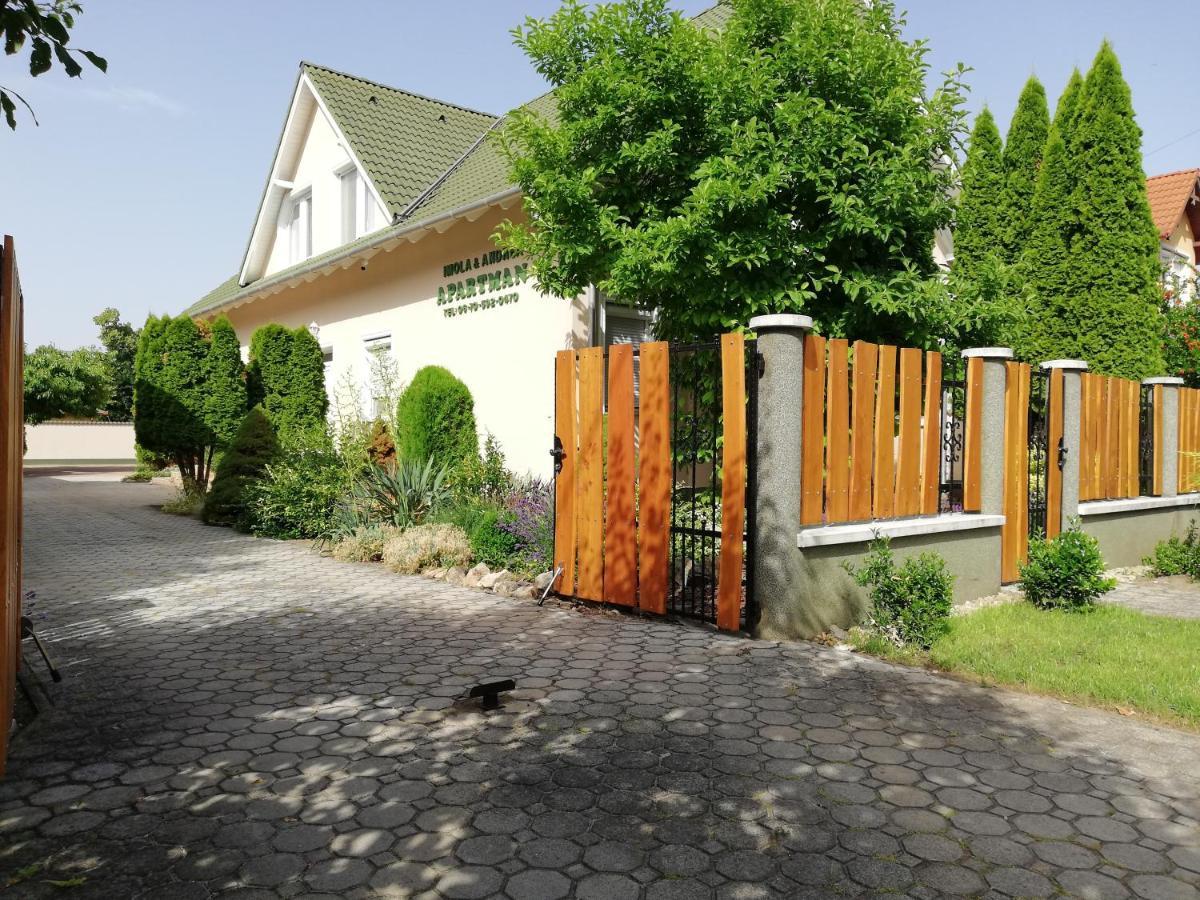 Imola Es Andrea Apartmanhaz ไฮจ์ดุสโซบอสโล ภายนอก รูปภาพ