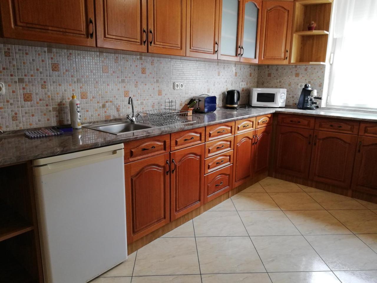 Imola Es Andrea Apartmanhaz ไฮจ์ดุสโซบอสโล ภายนอก รูปภาพ