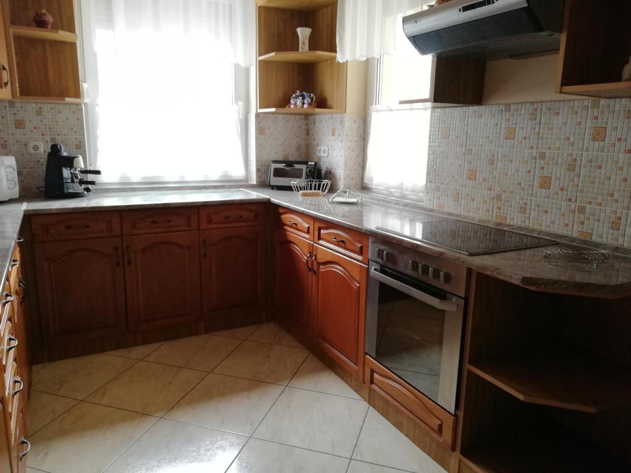 Imola Es Andrea Apartmanhaz ไฮจ์ดุสโซบอสโล ภายนอก รูปภาพ