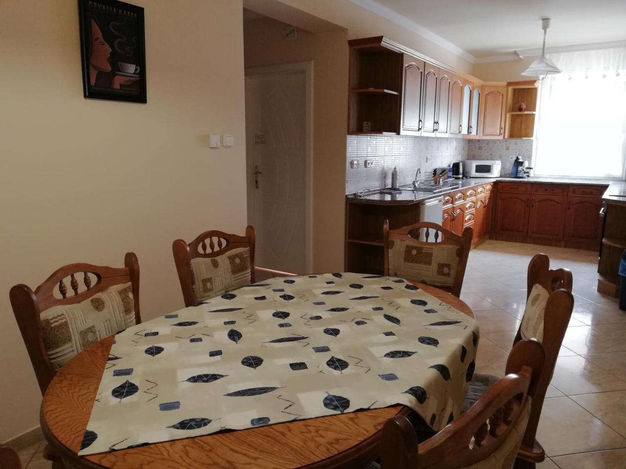 Imola Es Andrea Apartmanhaz ไฮจ์ดุสโซบอสโล ภายนอก รูปภาพ